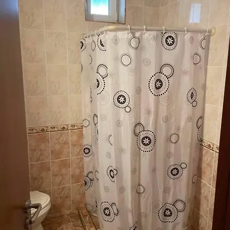 1 Bed Apt, Close To Daire Ravda