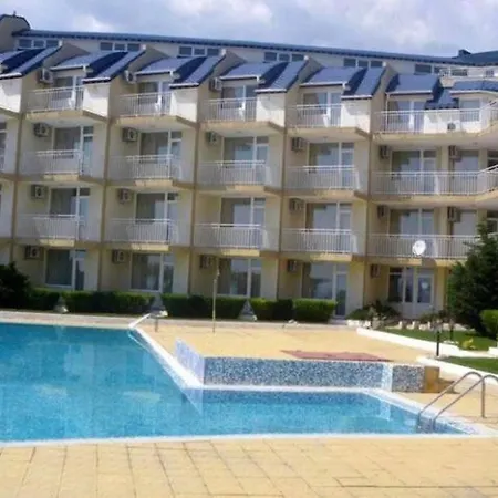 1 Bed Apt, Close To Apartamento