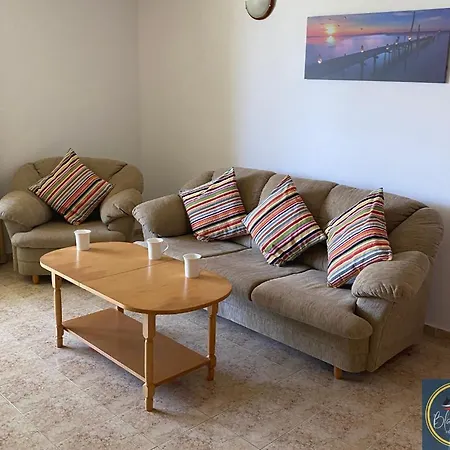 1 Bed Apt, Close To アパート