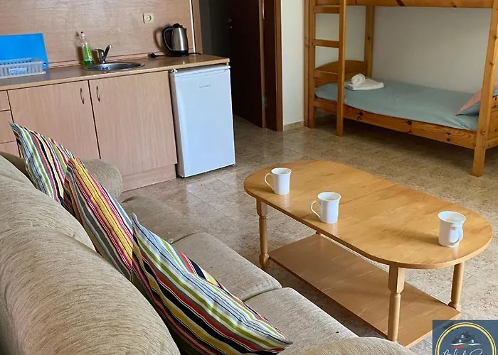 1 Bed Apt, Close To * ラヴダ