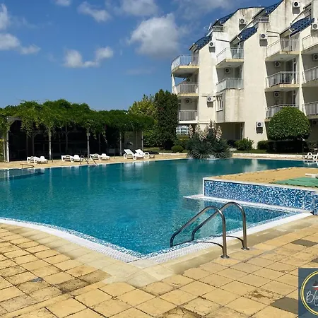 Apartment 1 Bed Apt, Close To