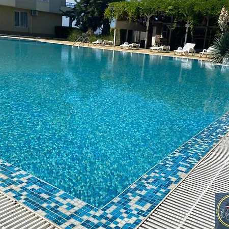 1 Bed Apt, Close To Apartment