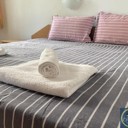 아파트 1 Bed Apt, Close To *