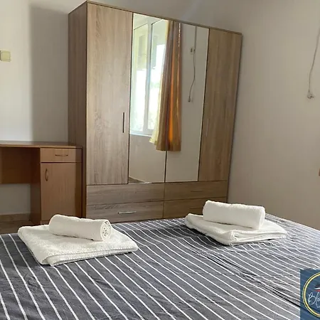 1 Bed Apt, Close To * 라브다