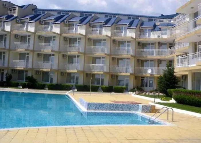 1 Bed Apt, Close To Apartment