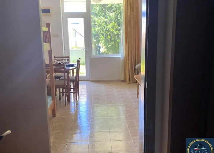 Apartment 1 Bed Apt, Close To *