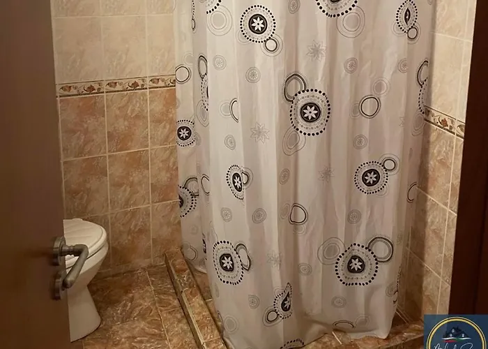 1 Bed Apt, Close To Apartment *